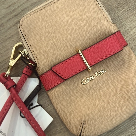 Calvin Klein NWT Tan & Watermelon Pink Leather Wristlet w/Pockets Inside & Out - Picture 2 of 4